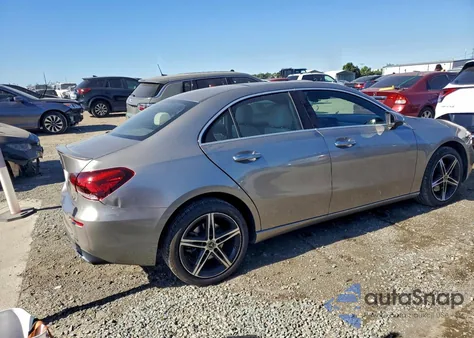 2020 Mercedes-Benz A 220 z USA, uszkodzony, nr VIN W1K3G4EB5LJ201181